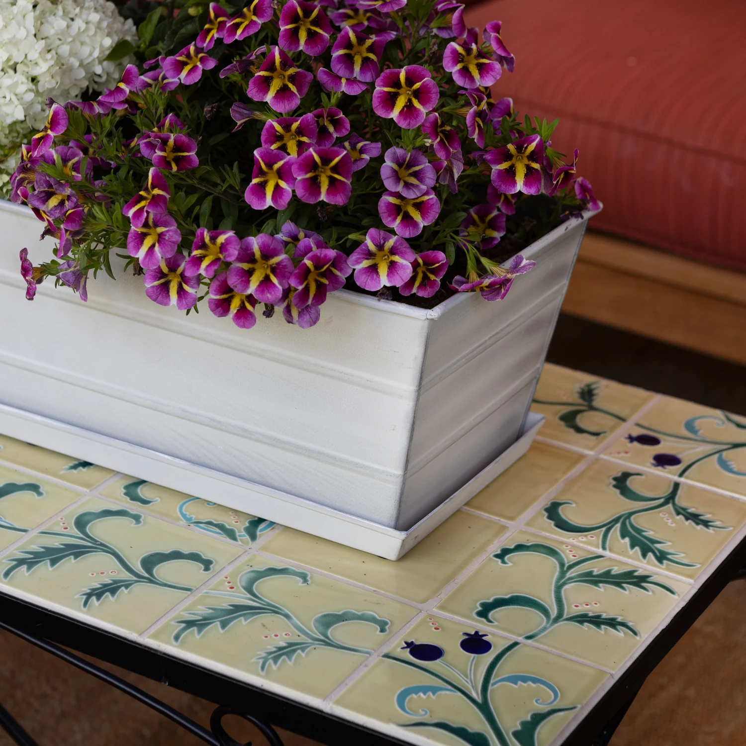 Medium Galvanized Flower Box With Tray 3 Medium Galvanized Flower Box With Tray - Image 3