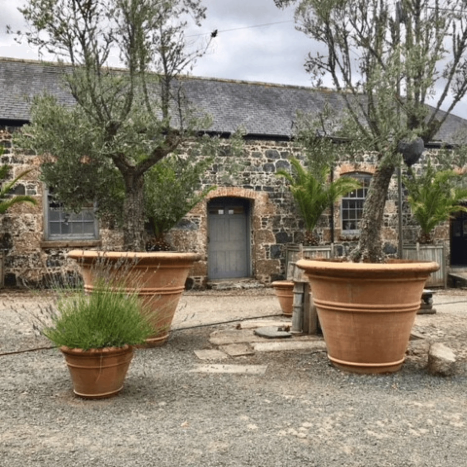 Large Classic Outdoor Garden Pot 3 Large Classic Outdoor Garden Pot - Image 3