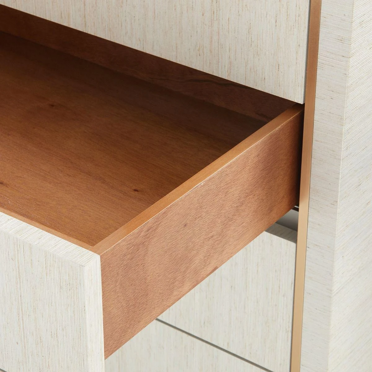 Parker Large 5-Drawer Chest In Lacquered Silver Shimmer 4 Parker Large 5-Drawer Chest In Lacquered Silver Shimmer - Image 4